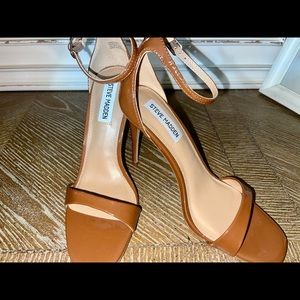 Steve Madden open toed Sandal.
